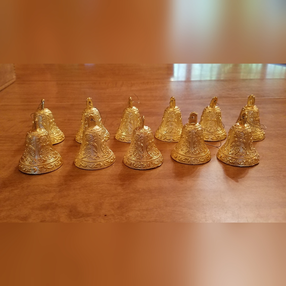 Eleven pretty and delicate lightweight bell ornaments. Gold color.